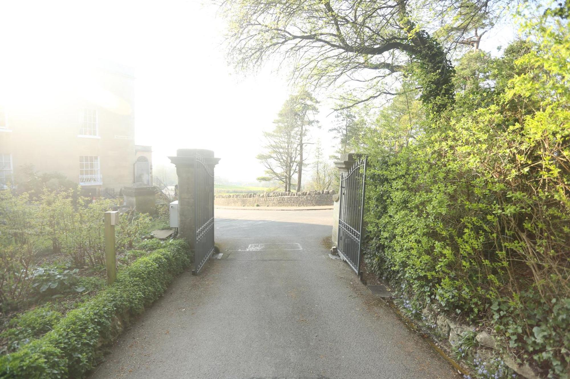 Victorian Lodge: Private Estate with Secure Parking Bath Exterior photo